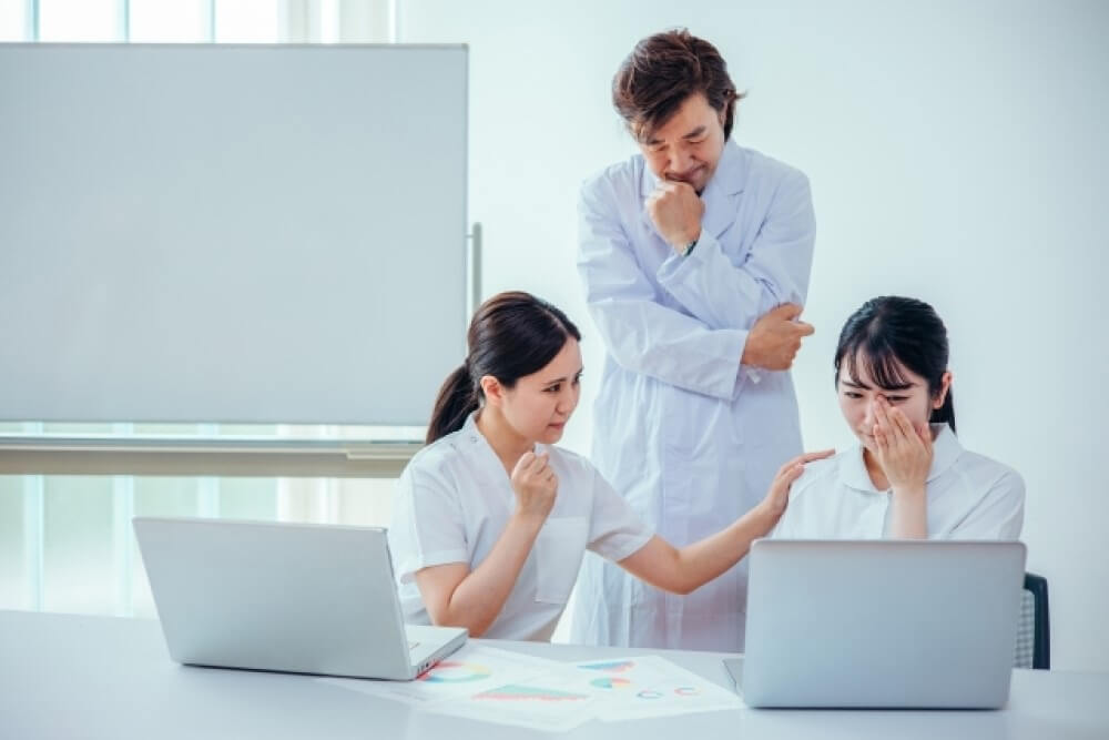 看護師 人間関係 疲れた